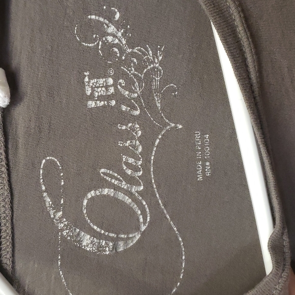 S Classic Solid Short Sleeve Tee. - Picture 2 of 5